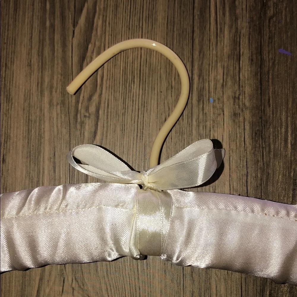 BUNDLE OF FOUR VINTAGE PADDED HANGERS
